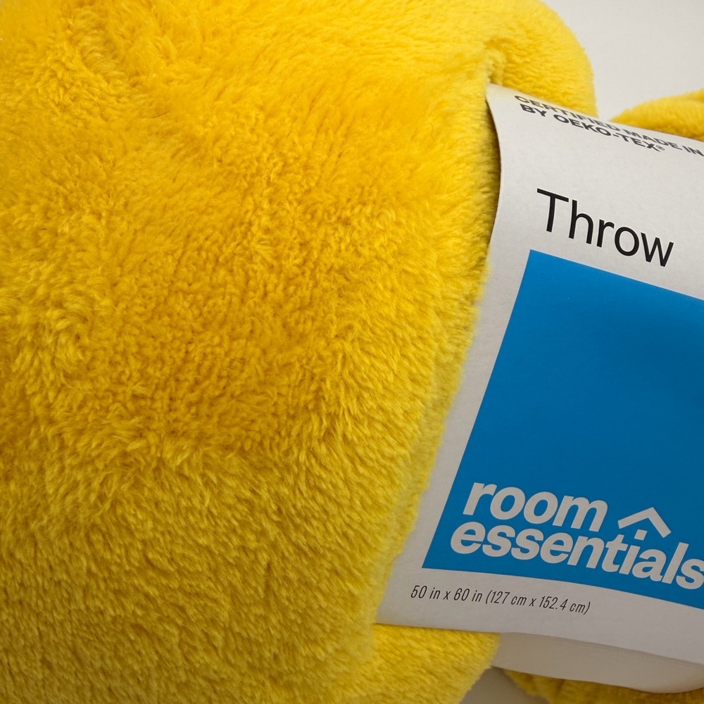 Room Essentials Bright Yellow Throw - Picture 4 of 6